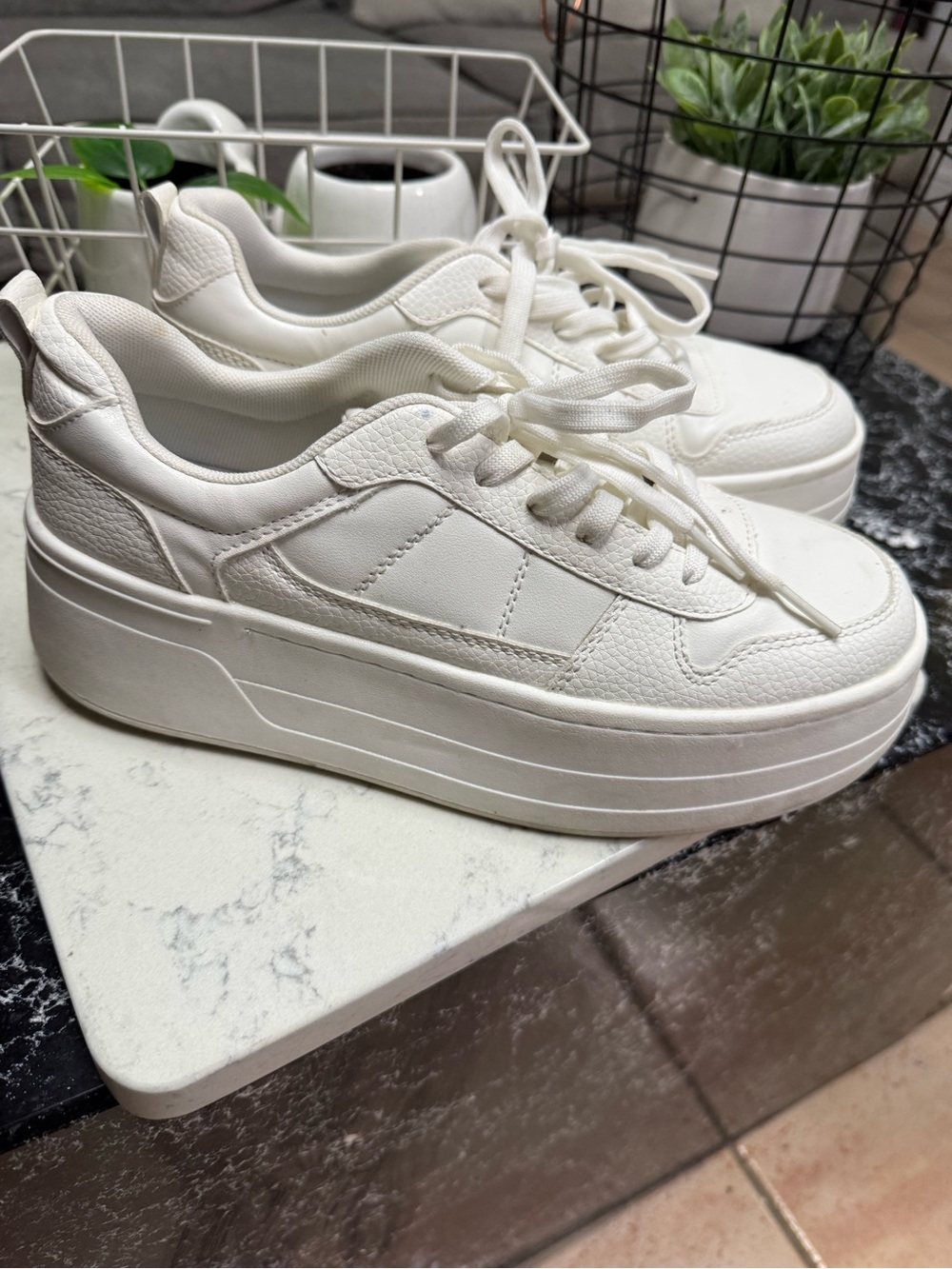 Zara Women’s White Platform Sneakers – Clean Minimal Style